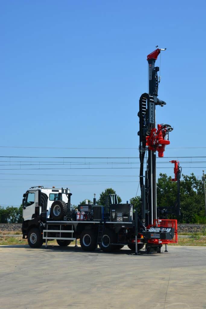 2679_Mi8 bohrgerät Massenza Drilling rigs