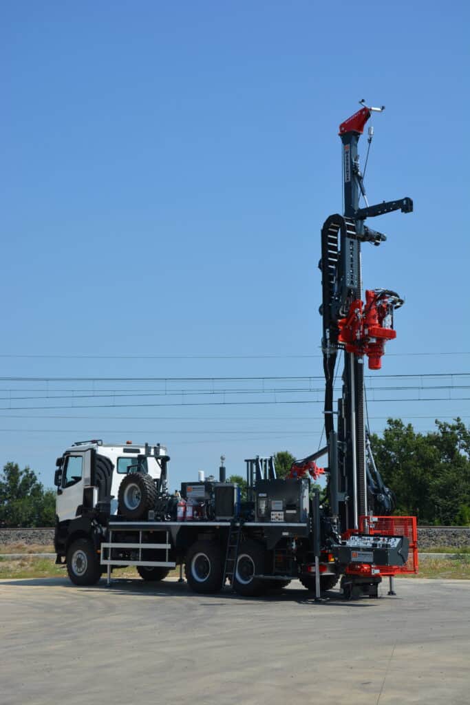 2679_Mi8 bohrgerät Massenza Drilling rigs