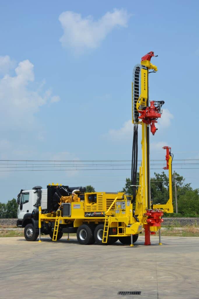 2689_Mi8 bohrgerät Massenza Drilling rigs